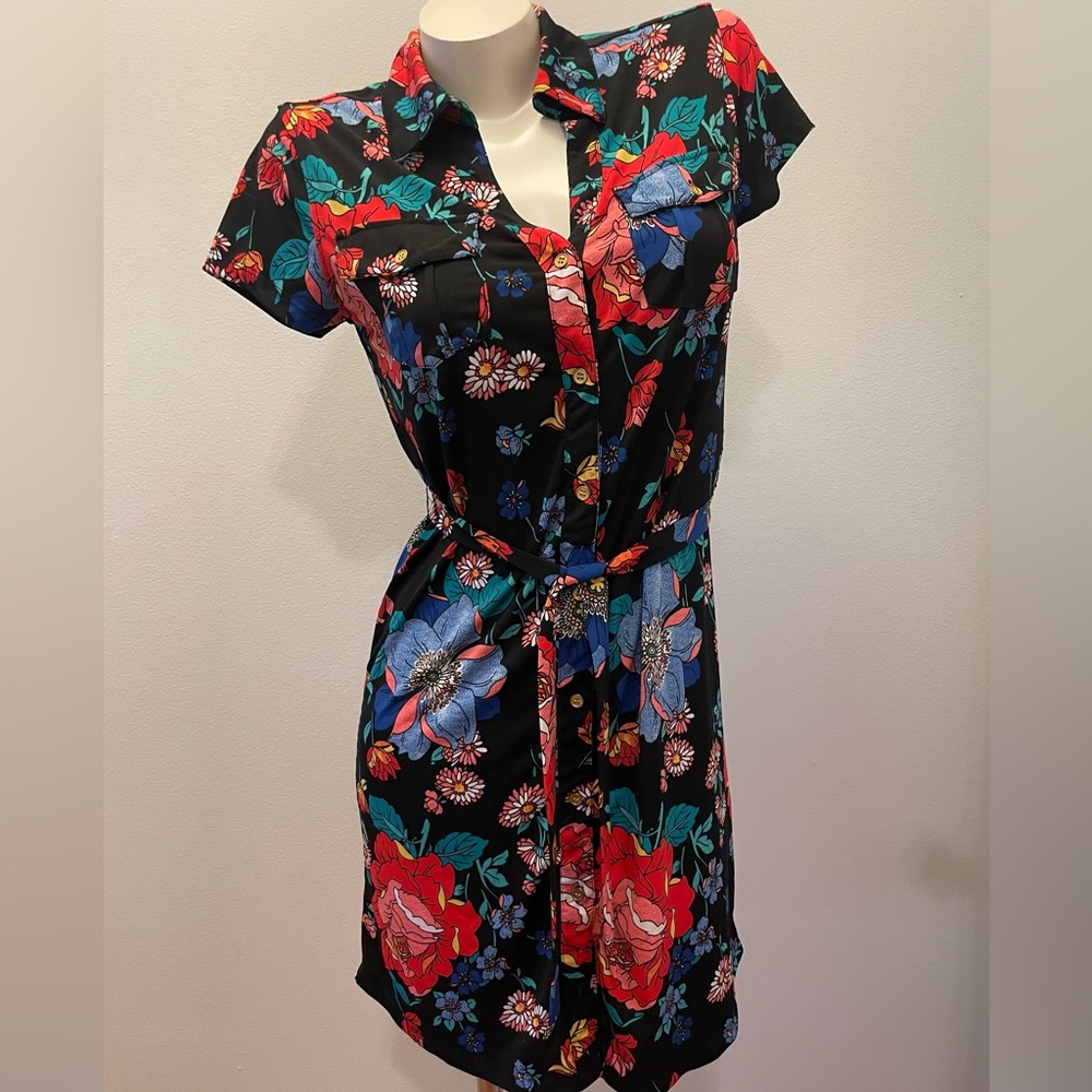 Flora front bottom dress. Stretch. Base black on a beautiful floral